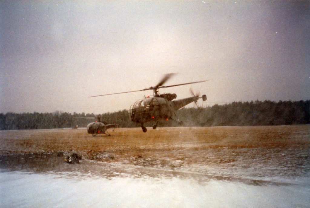 De Bölkov BO-105 in actie tijdens oefening Hopping Diver